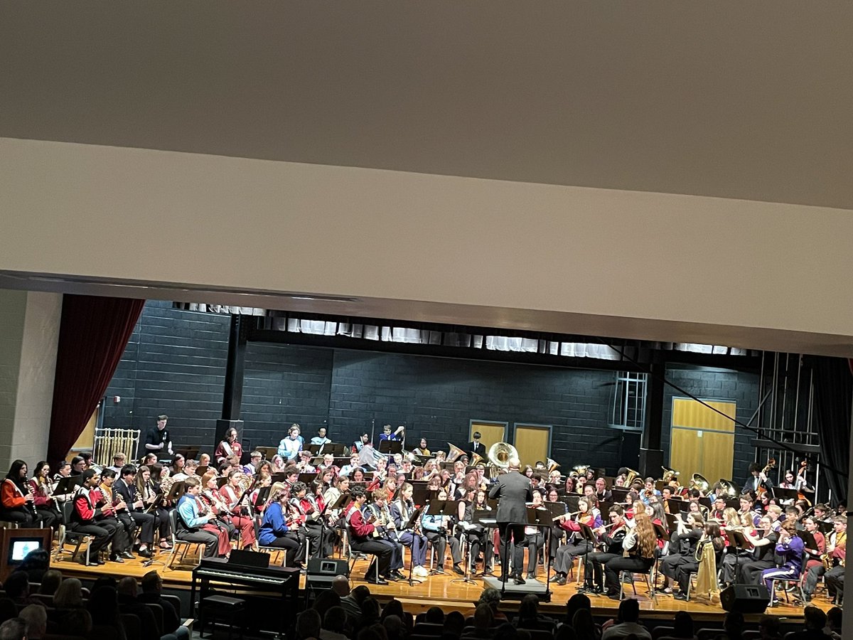 lakelehmanband's tweet photo. Congratulations @lakelehmanband PMEA District Band students! Keira, Savannah, Gianna, Josh, and Hailey qualified for Region Band and Landen is an alternate! Excellent work! #llpride #Knight_Vision3 https://t.co/dEZjMnspcK