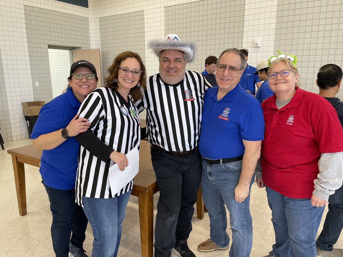 GierAngela's tweet photo. Oh…that blue shirt came out again!
Thankful for another successful event! @firstlegoleague @FIRSTinTexas https://t.co/7UrtWs5Qbg