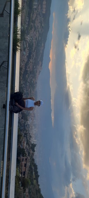 Lejos de la ansiedad☀️🙌🏻👽 https://t.co/Qc16Odd5js