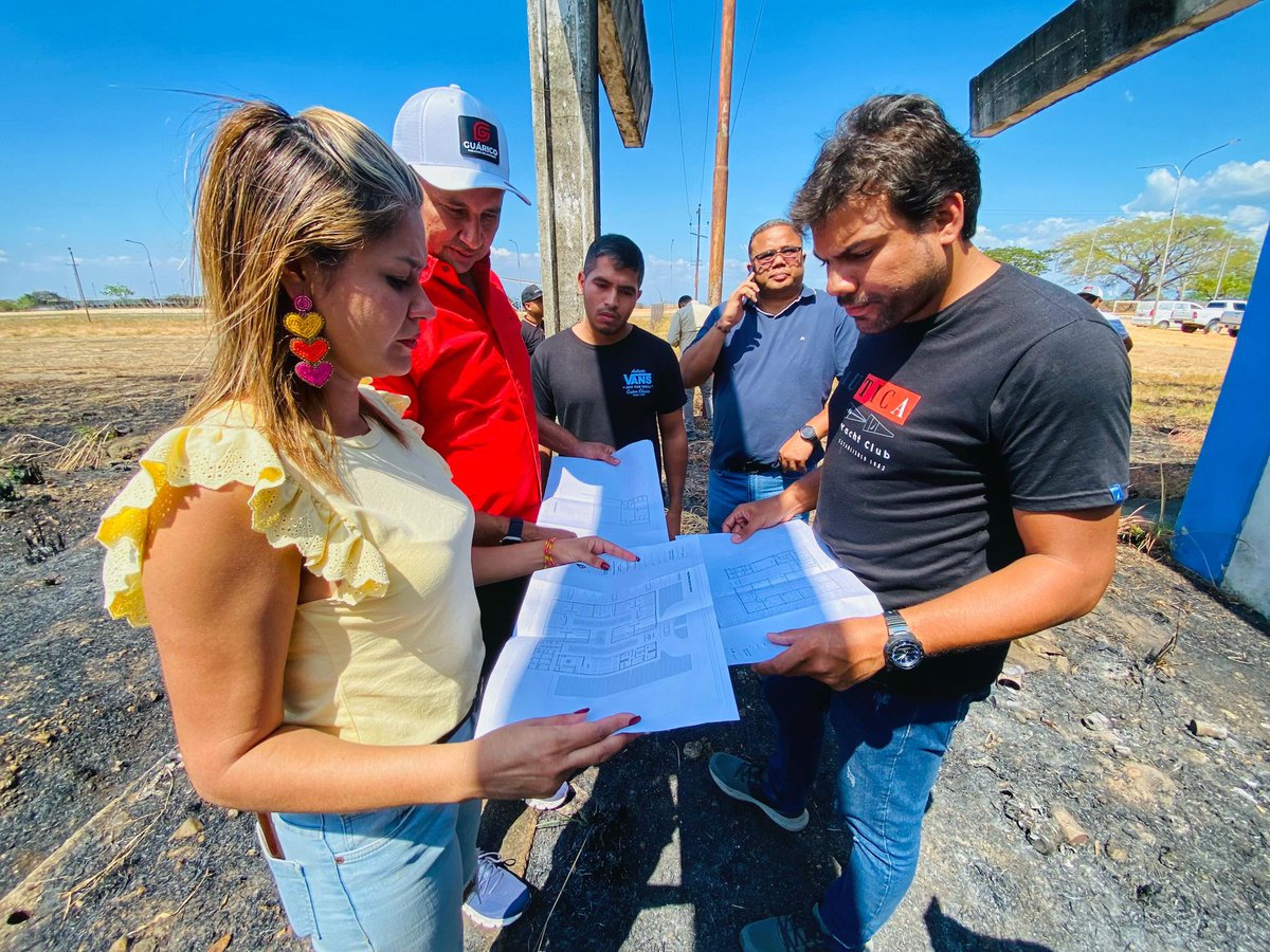 Vamos a seguir construyendo escuelas de talento deportivo en nuestro estado. Hoy en Calabozo inspeccionamos los espacios donde empezaremos a construir la Escuela de Talentos Deportivos para seguir formando a nuestros atletas y glorias del deporte. ¡Guárico es tierra de campeones!