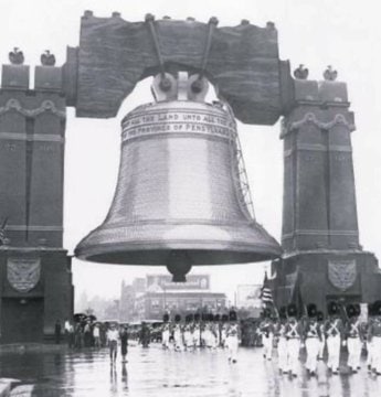 p3ns4r3sgr4t1s's tweet photo. 📜🕰🗃 ¿Sabías que hubo una guerra silenciosa contra las campanas y que la mayoría de ellas fueron robadas en Europa? 
¿Agarrado?  ¿Fundido? 
¿Alguna vez has escuchado la historia de una plaga que estalló en Moscú en 1771? https://t.co/1K7dKh6DSJ