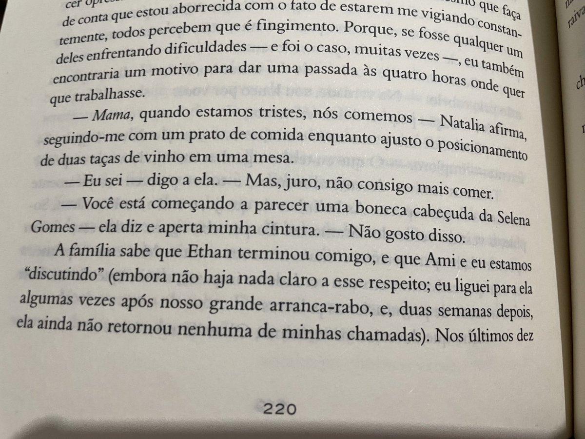 offconore's tweet image. Chamaram a Selena de cabeçuda????