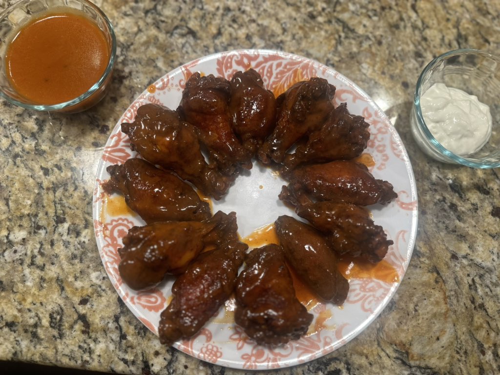 GregTompsett's tweet photo. Really starting to get the hang of this double fry technique. Definitely my best batch so far
🤌
#OneEleventh #PlayoffCaliber #BillsMafia #TrustTheProcess https://t.co/s6z55PCYmH