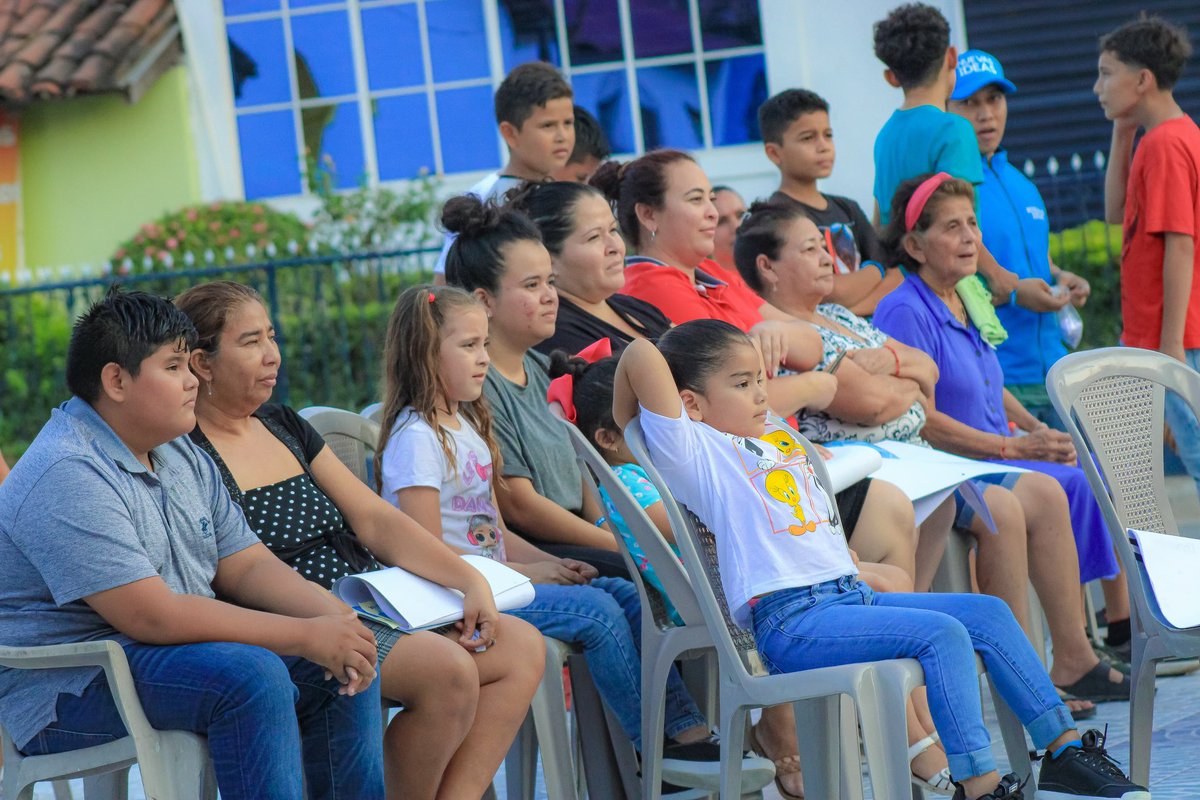 NI_LaUnion's tweet photo. Bolivar, La Unión Norte. 📍

@nuevasideas presentes, la felicidad inundó el lugar mientras niños y adultos disfrutaban de un tiempo lleno de diversión y alegría, el pueblo salvadoreño conviviendo en familia🩵 https://t.co/SNpYk8WBF2