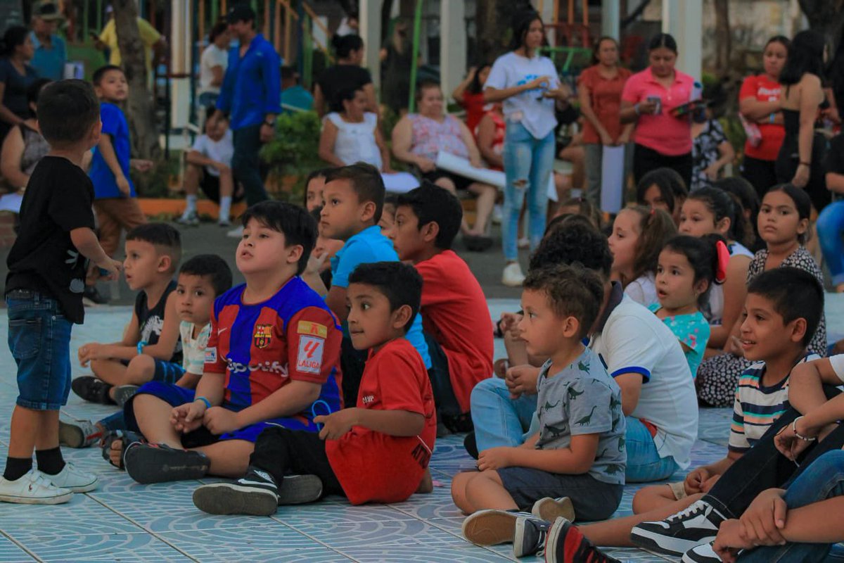 NI_LaUnion's tweet photo. Bolivar, La Unión Norte. 📍

@nuevasideas presentes, la felicidad inundó el lugar mientras niños y adultos disfrutaban de un tiempo lleno de diversión y alegría, el pueblo salvadoreño conviviendo en familia🩵 https://t.co/SNpYk8WBF2
