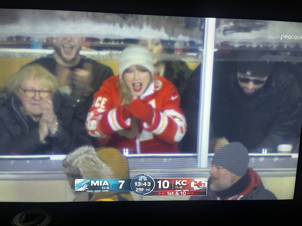 Four Peacock broadcast grips died of exposure to give us this now clear window pane view of Taylor Swift.  Thank you for your service.

#NFLPlayoffs
#MIAvsKC