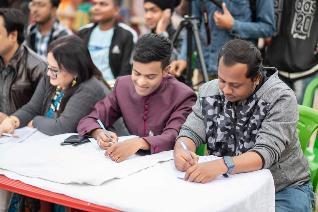 Rabinsclick's tweet photo. "Thrilled to be invited as a guest and judge for the makeup competition and ramp show in Pandua! Ready to witness the incredible talent and glamour unfold on the stage. Let the beauty begin! 💄✨ #MakeupCompetition #JudgeLife #PanduaGlam" https://t.co/FIjC0aX6U6