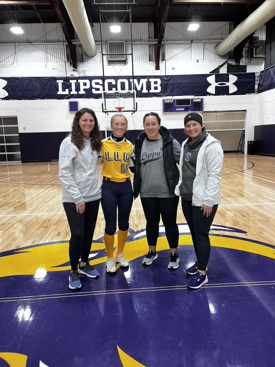 RobertsonPaityn's tweet photo. 1st camp of the yr in the 📚!! Thank you @lipscomb_sb & @CoachKRyman 4 a fantastic day. Thank you @l_higg & @jackbusch22 4 helping with the catching portion. Hopefully I’ll see u again this summer!!😜🥎
#LLG #llgmccauley #ladylightninggold #lightsout #lipscomb #lipscombsoftball https://t.co/WSkRtOYqp1