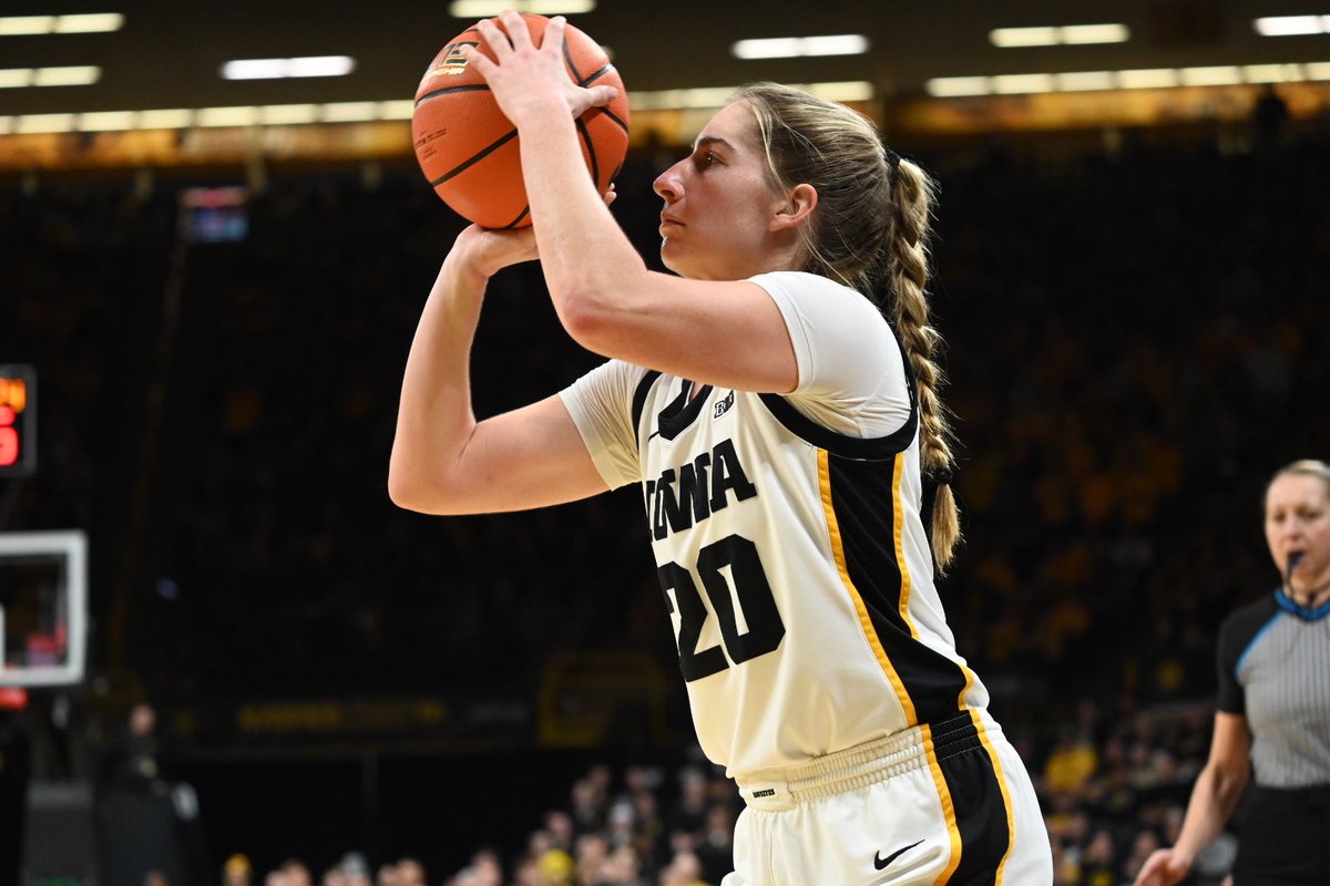 webcentrick's tweet photo. Kate Martin joined the 1,000 point club on this 3 point basket. https://t.co/jCUd3CLFRR