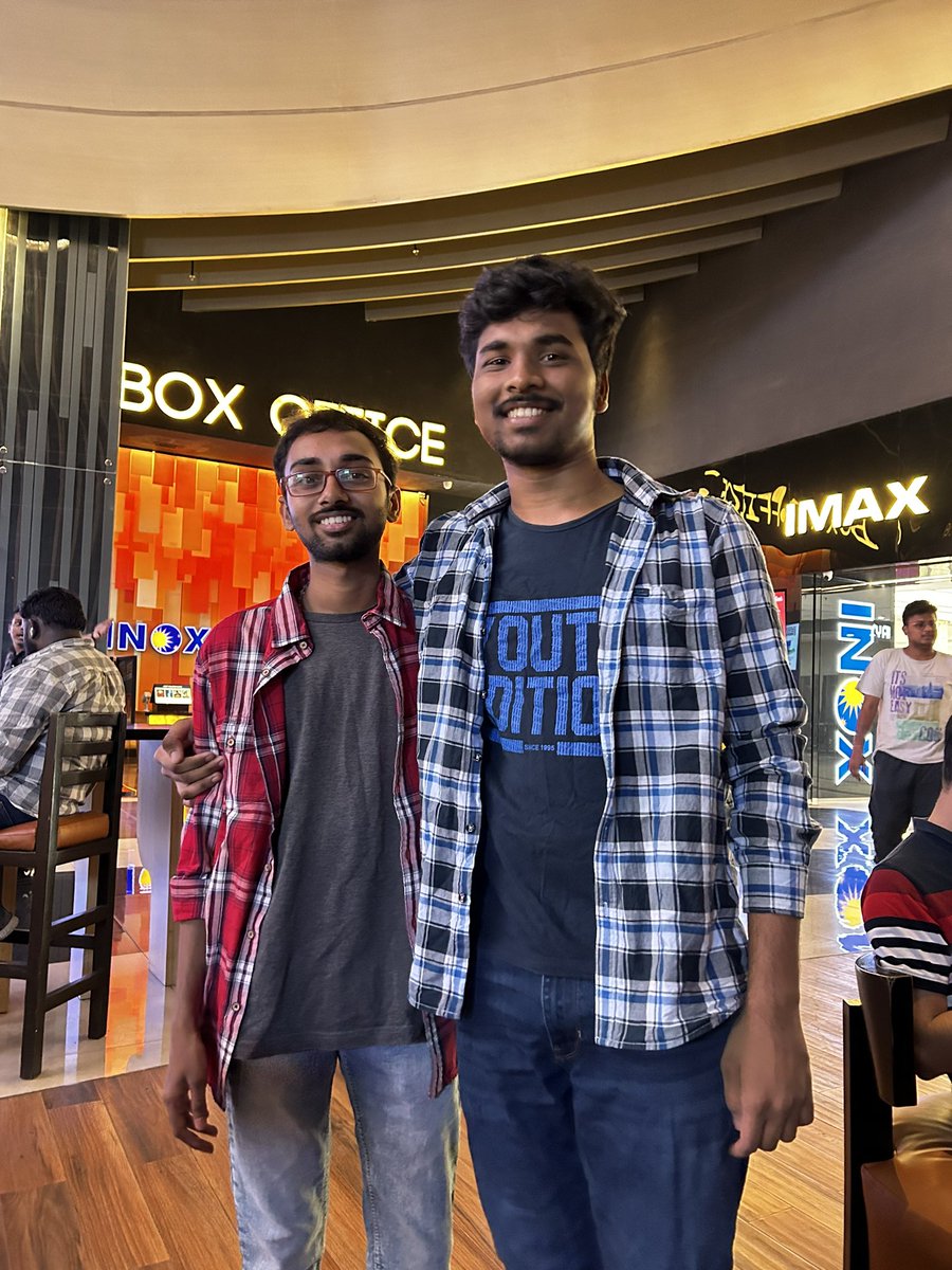 teja_aaaa's tweet photo. On the sets of #GunturKaaaram 
Babu movie ki antha ready ayithe velthe Guriji 70mm rod dhimpadu https://t.co/3kUXgzTa2e
