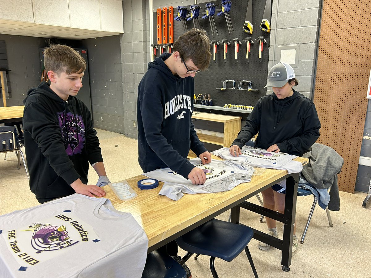 Tigerbots2183's tweet photo. Creating our Crescendo t-shirts! https://t.co/tCkenUAnD9