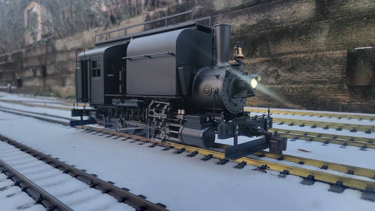 BocoProductions's tweet image. I just rolled a new G scale locomotive out of the shop. A custom built 0-8-0 shop swicther. Built off of a modified Bachmann Connie chassis with a custom drive train. Everything else was either 3d printed or heavily kitbashed original parts. Runs like a dream and pulls damn well.