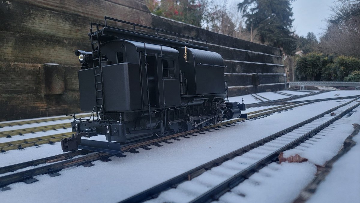 BocoProductions's tweet image. I just rolled a new G scale locomotive out of the shop. A custom built 0-8-0 shop swicther. Built off of a modified Bachmann Connie chassis with a custom drive train. Everything else was either 3d printed or heavily kitbashed original parts. Runs like a dream and pulls damn well.