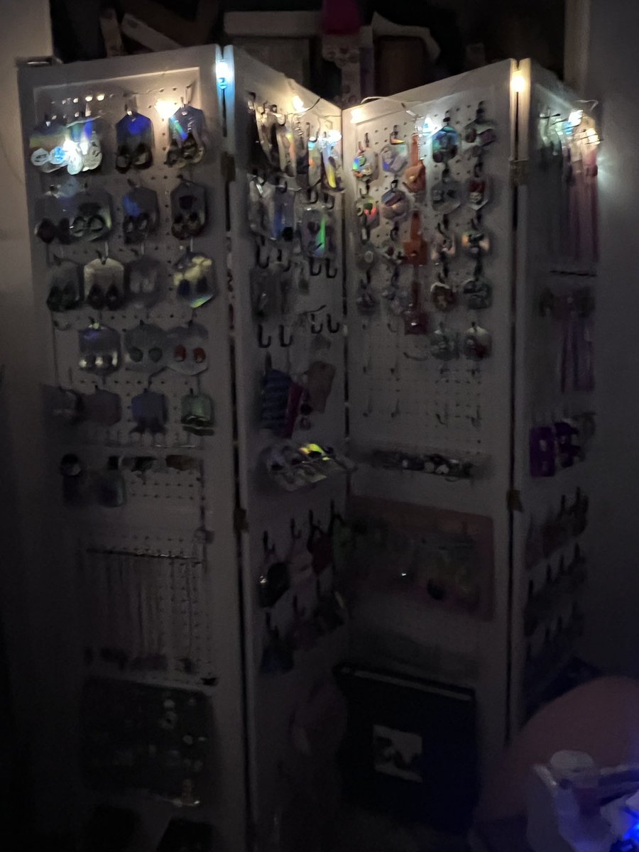 agirlopinions's tweet photo. My battery operated led light addiction finally comes in handy!!!
#ableg
#abstorm
#abalert https://t.co/GqrKNUt4Oz