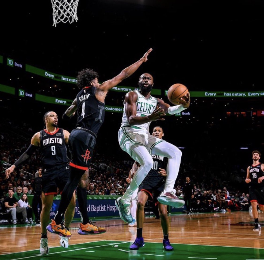 blockbynba's tweet image. Partida encerrada! 

Celtics (145) x Rockets (113)

Tatum: 27 pts, 5 ast, 8 reb 
Jaylen brown: 32 pts, 5 ast, 8 reb 

—————-

Sengun: 19 pts, 3 ast, 10 reb 
Whitmore: 22 pts, 0 ast, 7 reb