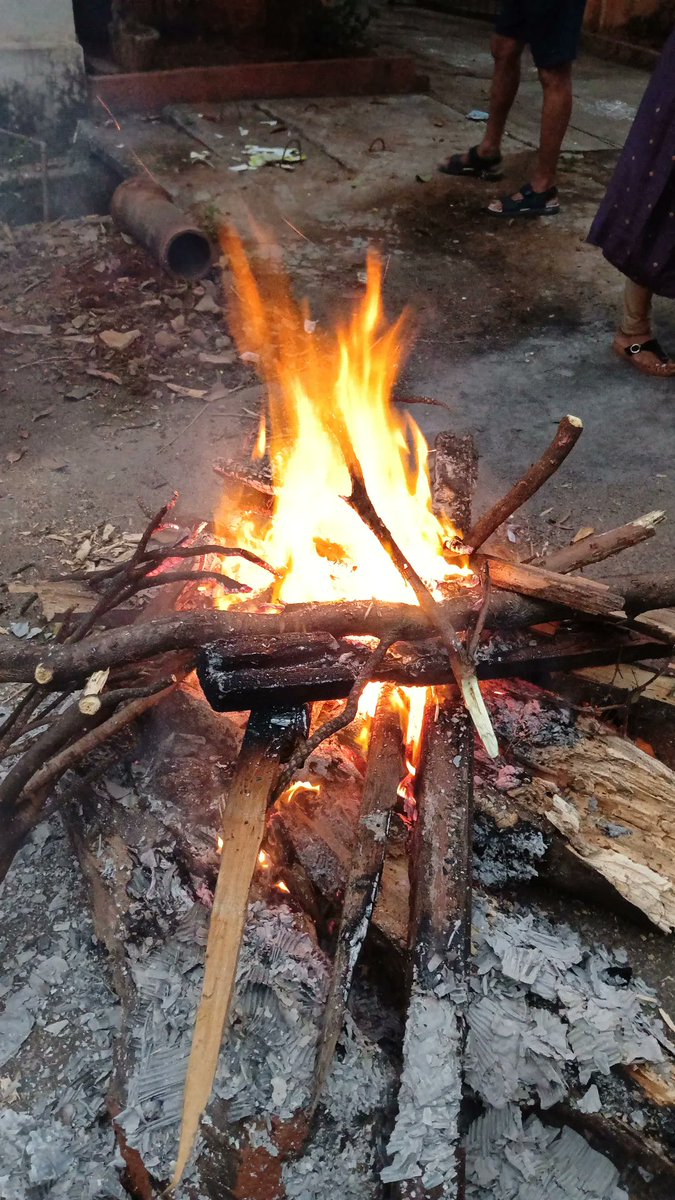 Always_Rohitk's tweet photo. భోగి మంటల వెలుగులతో, భోగ భాగ్యాలతో ప్రతి ఇంట సుఖ సంతోషాలు వెల్లివిరియాలని ఆకాంక్షిస్తూ... మీకు, మీ కుటుంబ సభ్యులకు బోగి పండుగ శుభాకాంక్షలు.

#HappyBhogi https://t.co/SHJJYIe2DR