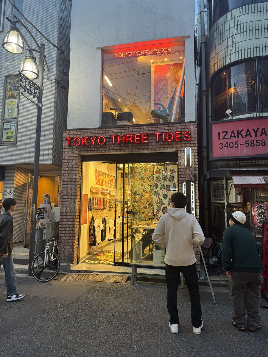 bednice's tweet photo. Tattoo world tour 
#tokyo #threetides https://t.co/xysmZc4bpS