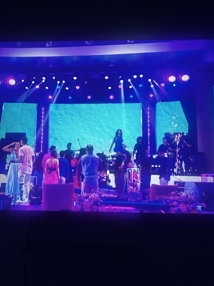 lLe312's tweet photo. Cara, só eu percebi a falta de educação do Rodriguinho com os artistas nas festas do BBB? Como Belo foi o mesmo que está rolando com a Ludi agora, ele fica destacado, longe dos demais. Prepotente ou é só uma percepção minha? #RedeBBB #BBB24 https://t.co/doSnwOyTZc