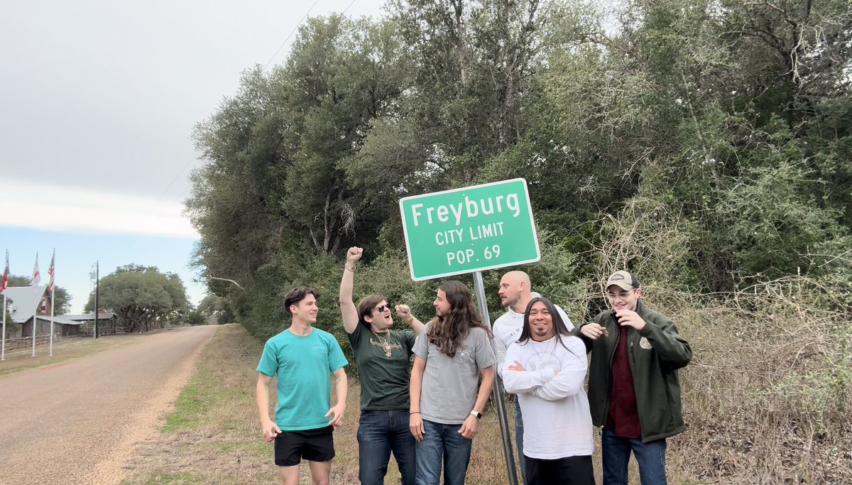 Case_Hardin's tweet photo. Got whipped by the Freyburg Hall sign. What’d y’all do today? 🥊🤕

Show starts at 9:00PM, come warm up with us 🔥

#casehardin #texas #texascountry #texascountrymusic #countrymusic #country #singersongwriter #songwriter #singer #livemusic #dancehall #dancehallmusic #dance #honkytonk #honkytonkmusic #hyosilver #vexilbrand #cowboy #cowboymusic #rodeo #newmusic #beenthere