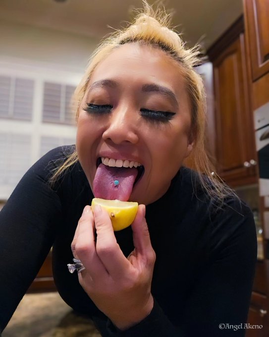 MIA VS KC WHO WE ALL ROOTING FOR? 🏈🪖 I'm shootin my shot y'all.😅 lmao kidding . . . #angelakeno https://t<a href="/tag/angelakeno"class="tags"><span>#angelakeno</span></a>