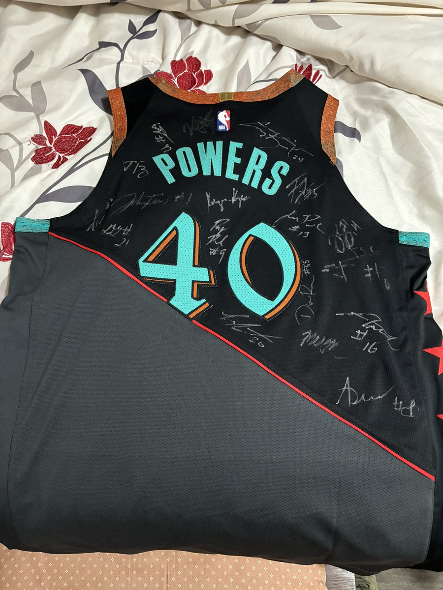 DCStones's tweet photo. @davejsports @glennconsor 

It’s the Uniforms. https://t.co/bvYWgOHMgh
