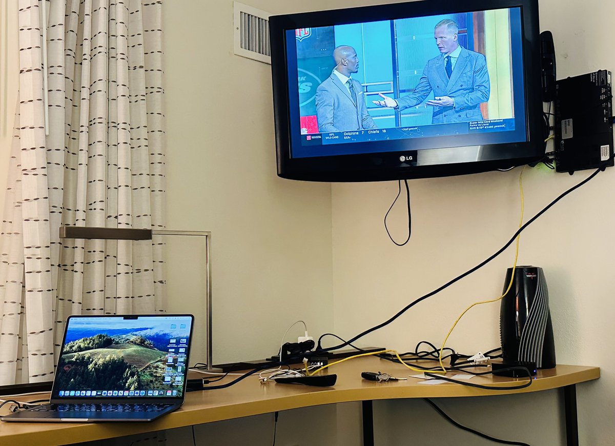stellasev7169's tweet photo. And this……..
is how you stream pEaCocK.
#BillsMafia #jerryrig https://t.co/L0CQ8jHNMz