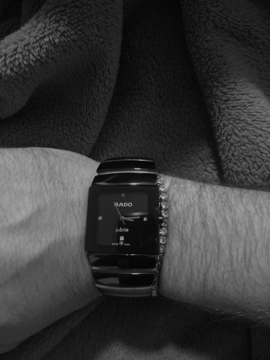 chiquitomadeir's tweet photo. Estou vendendo este relógio da marca @rado Diastar Jobilé wuartz. Está no mercado por $1.665 
E eu vendo por 550€
                              2.997.94 Reais
Quem quiser, pode entrar em contacto comigo : 911773418
Explico mais sobre a marca e sobre este relógio em questão. https://t.co/BLdPXTX9gF