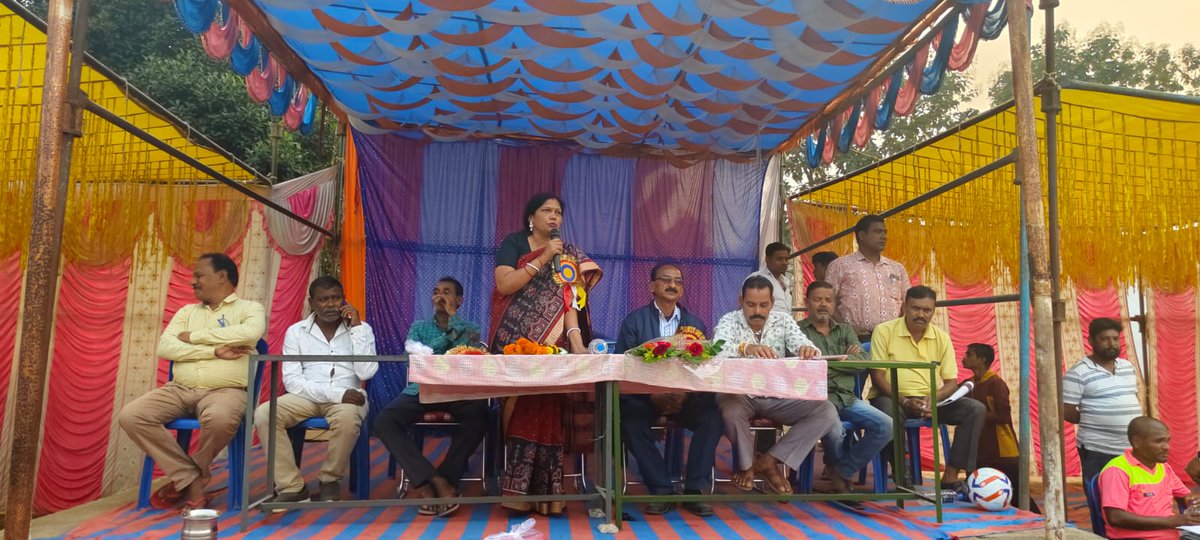 RanjuRaiman's tweet photo. ଲୋଇସିଂହା ନିର୍ବାଚନ ମଣ୍ଡଳୀ ପୁଇଁତଳା ବ୍ଳକ ଅନ୍ତର୍ଗତ ବିଲେସର୍ଡା ଗାଁ ରେ ଆୟୋଜିତ ଫୁଟବଲ ଟୁର୍ନାମେଣ୍ଟ ପ୍ରଥମ ଦିବସ ଯୋଗ ଦେଇ ଶୁଭାରମ୍ଭ କରିଥିଲି। ମୋତେ ମୁଖ୍ଯ ଅତିଥି ଭାବେ ନିମନ୍ତ୍ରଣ କରିଥିବା ଆୟୋଜକ କମିଟି ଙ୍କୁ ଧନ୍ୟବାଦ। 
@Naveen_Odisha @bjd_odisha @DeoKalikesh @pranabpdas @TukuniSahu @SusantaSingh11 https://t.co/QYZF3hYiUl