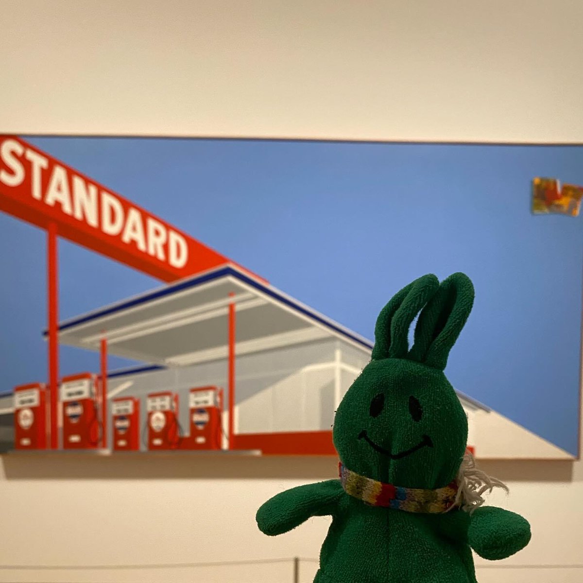 greenietravels's tweet photo. Both found beauty at the gas station
.
.
.
#MOMA #edwardhopper #gas #edruscha #standardstation #painting #art #adayatthemuseum https://t.co/amSey8Wuxt