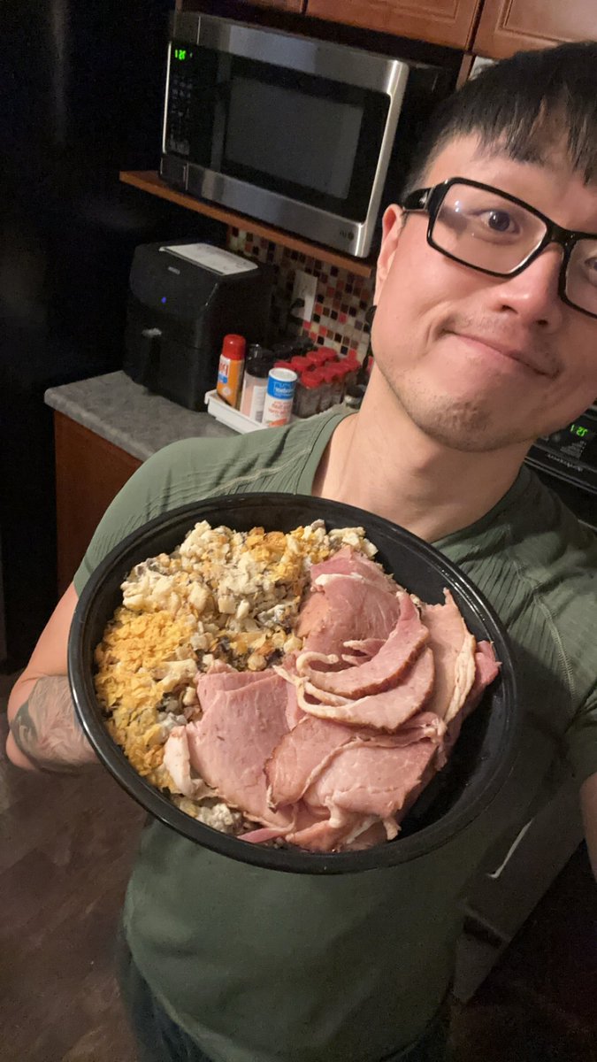 iWillLiftovers's tweet photo. Dinner time then #Liftovers!
It ain’t a classic January if Lift doesn’t eat a Leftover dinner from Christmas innit?
#ItsStillGood #Tbhidk 
@Blitz___99 u might need to take over Thunder btw https://t.co/5K87ivfLb2