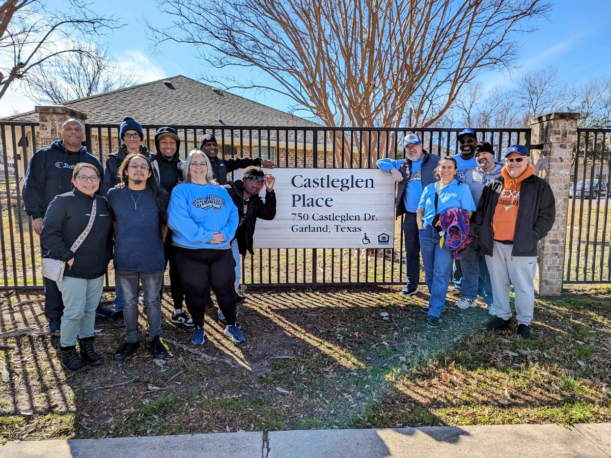 AnyStepCommunit's tweet image. We sponsored two @HOPEworldwide - Dallas/Fort Worth Chapter&apos;s MLK Day of Service events on Saturday. We distributed nonperishable food to residents of Castleglen Place in Garland and played bingo and shared Coke floats at the Villages of Richardson. #community #anystepisprogress