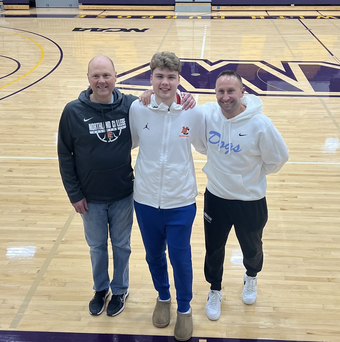 Fun to watch one of our summer program coaches and former player <a href="/HarmoningHayden/">Hayden Harmoning</a> play today!  

Hayden is 8th all time in Becker history in assists and showed great energy and leadership for his team today!! 

His Dad <a href="/Harms1972/">Chris Harmoning</a> is the voice of the Bulldog Basketball team!