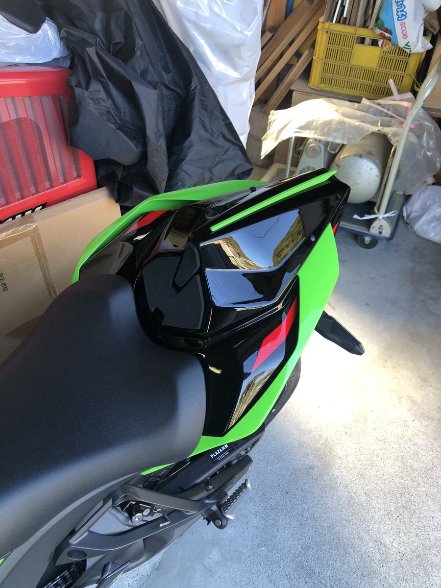 takabou_miyabi's tweet photo. クオリティもお値段も高かったです(゚ω゚)
#puighitechparts
#zx10r
#リアシートカウル https://t.co/mw65QZaDid