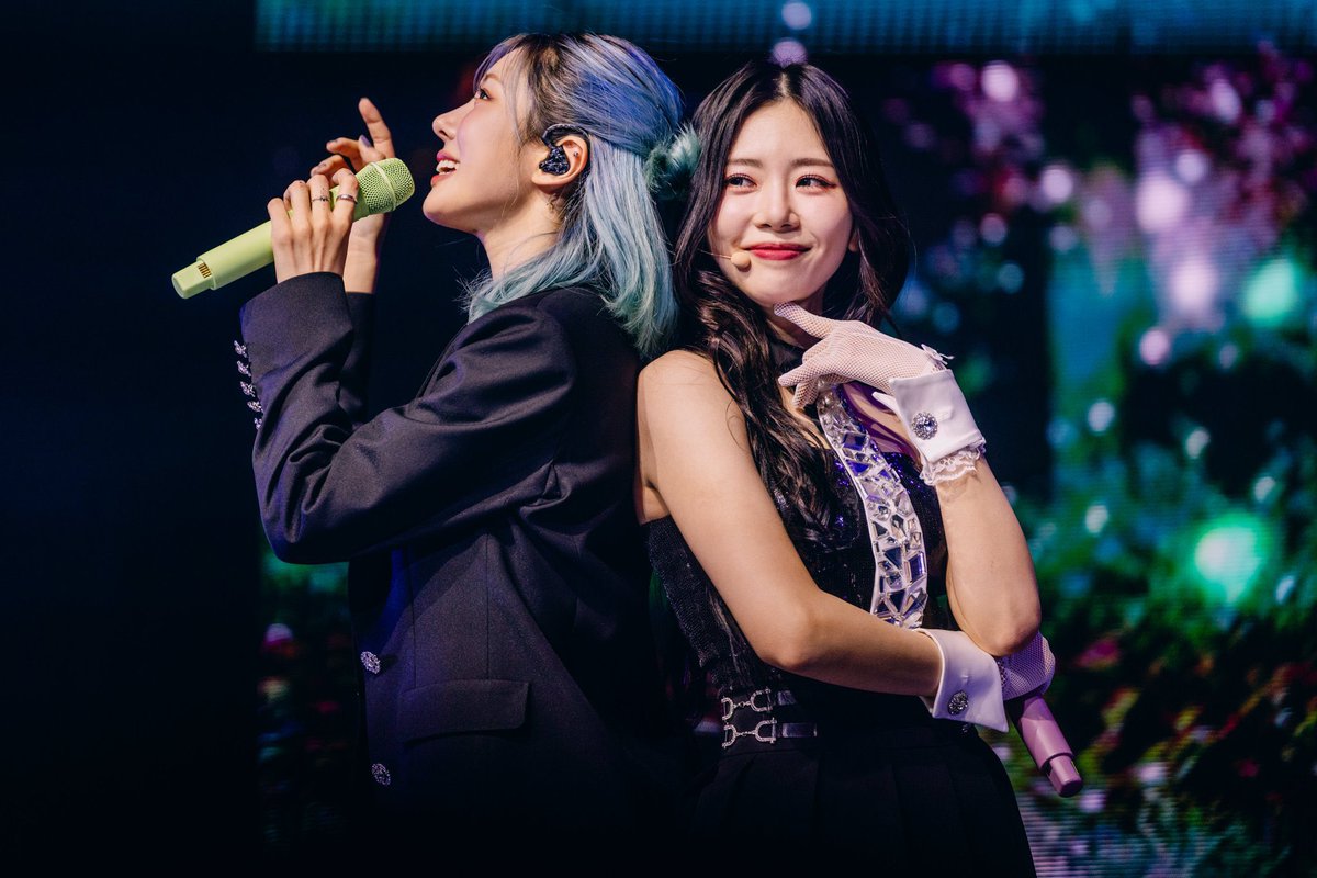 yoohwrld's tweet photo. i love them 😭😭😭😭😭😭😭 https://t.co/frVfxqHg5S