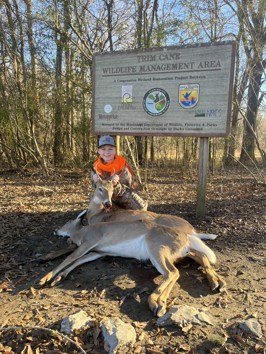 PapaLott1's tweet photo. Case Strong’s evening success on a youth draw hunt near Starkvegas! #CaseStrong #HailState @cookielott @RidgeRockHuntCo @Tanner_Allen10 https://t.co/iQANMAJFaj