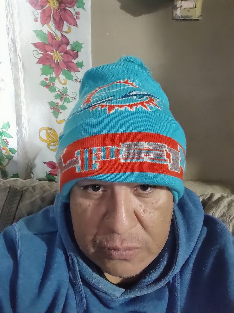 tazloco32's tweet photo. @adevaldes @EnriqueBurak @pepesegarra viendo el juego de los @MiamiDolphins con los tres amigos #TuPaseCompleto https://t.co/GW2an3Hsjq
