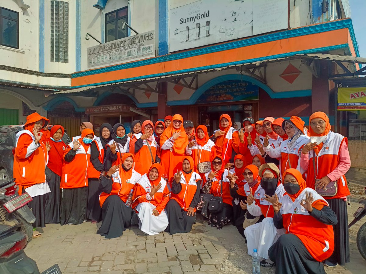 PKSCibitung's tweet photo. Caleg DPRD Kab. Bekasi dapil 2 nomor urut 3 Rika Febrika, S.Psi bersama relawan setelah aksi #flashmobPKS
PKS MENANG ANIES PRESIDEN
#PKSmenangAMIN
#PKSpembelaRakyat https://t.co/2G46mMPta2
