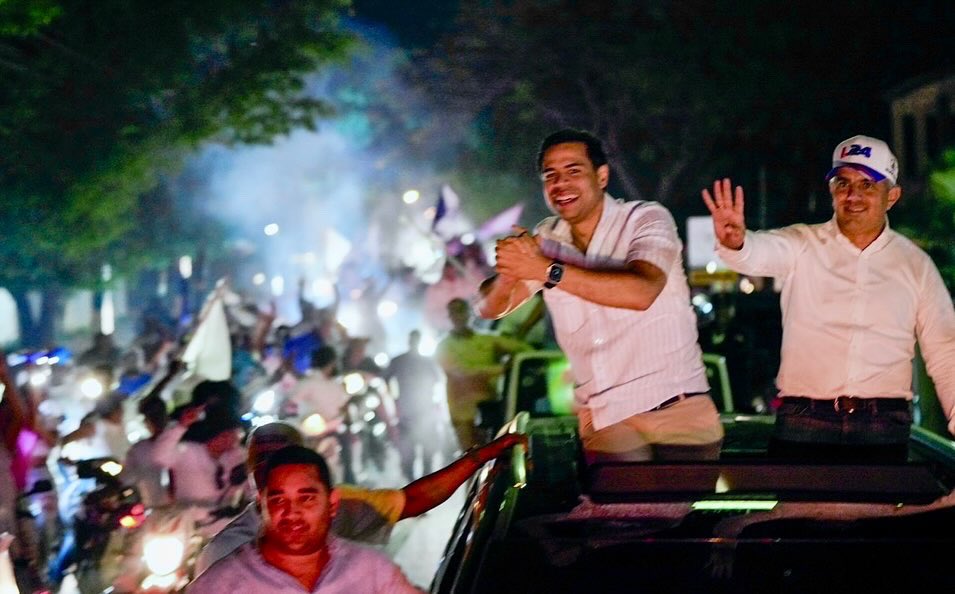 robertoangel02's tweet photo. A las 10:43pm, en el municipio de Villa Vásquez, en la querida provincia de Montecristi, completamos una extensa y exitosa caravana que nos llevó por toda la línea noroeste, apoyando nuestros candidatos municipales, en compañía del expresidente @llegopapa, @VictorDazaT, @ivanhguzman, entre otros importantes dirigentes del @prm_oficial. 

En febrero y en mayo #VolveremosAGanar
