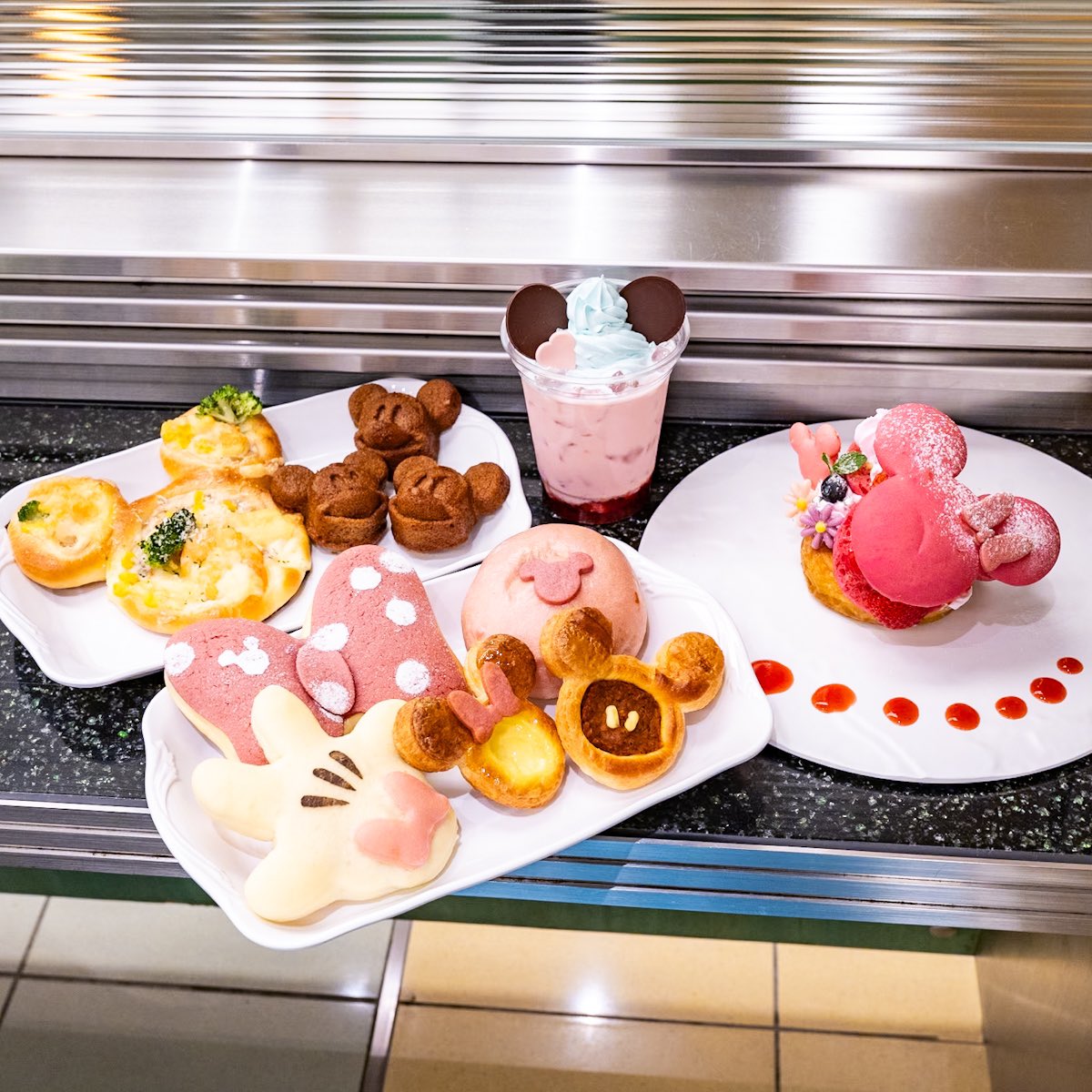 MezzoMikiD's tweet photo. ミニーモチーフがいっぱい！
チックタック・ダイナー「ディズニー・パルパルーザ”ミニーのファンダーランド”」スペシャルメニュー提供中☆
 https://t.co/OQVwL4cURO https://t.co/SWC7eVCEFu