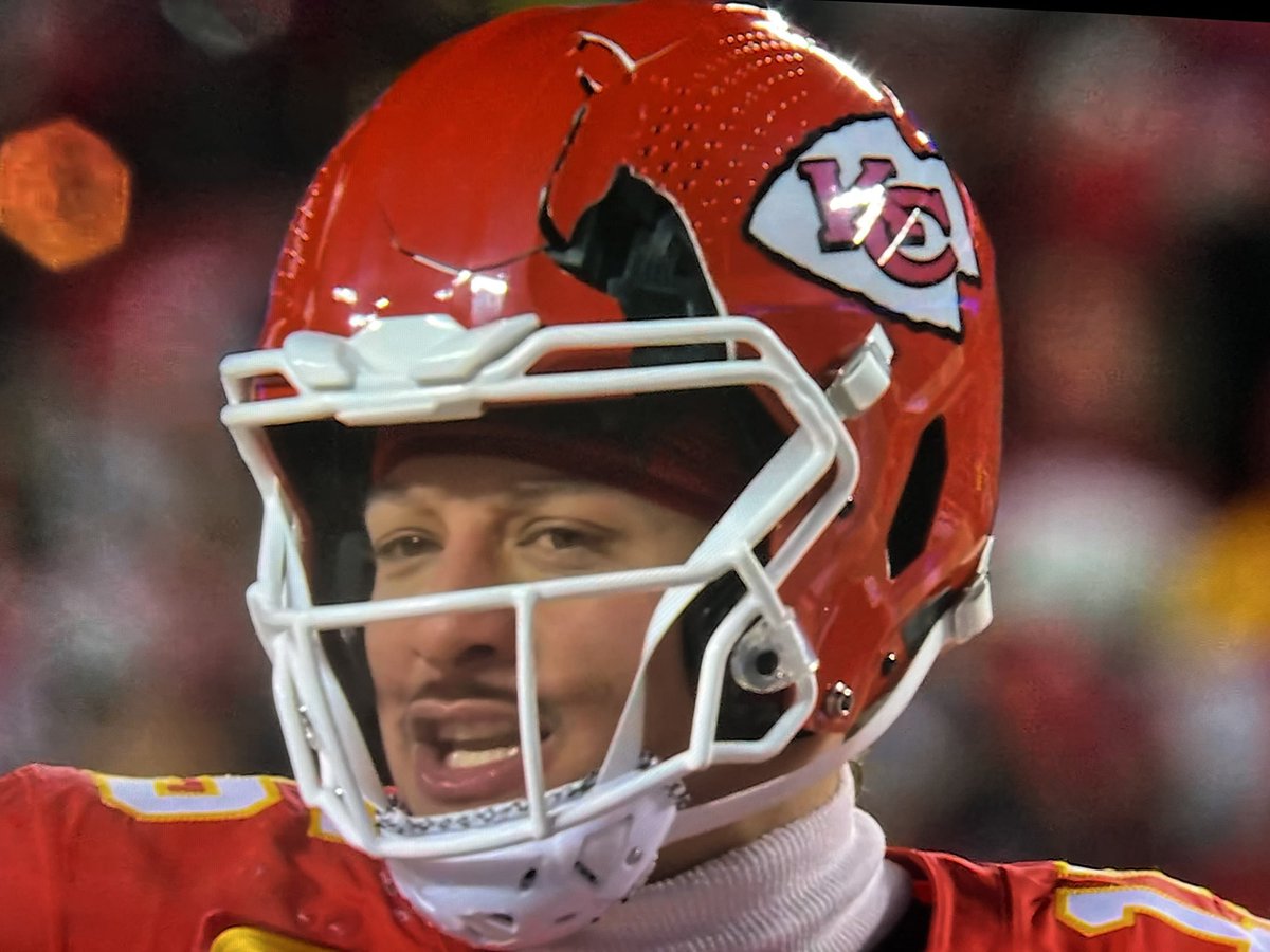 SickosCommittee's tweet photo. My god. Mahomes’ helmet totally shattered in the cold. Glad they got him a new one. https://t.co/OROulrChb7