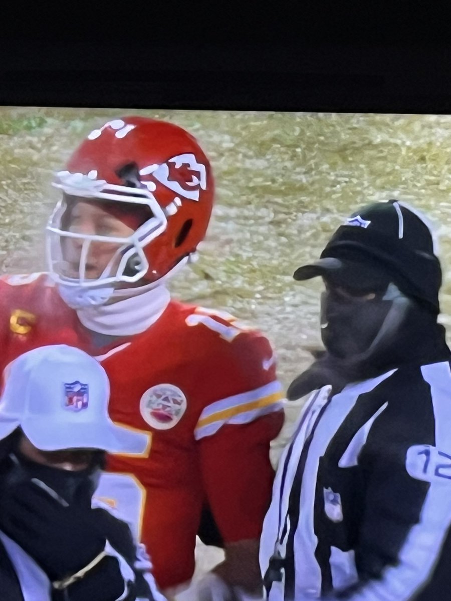 malanbaileyII's tweet photo. It’s that cold ya helmet cracks!!! https://t.co/CsbZhnHzNW