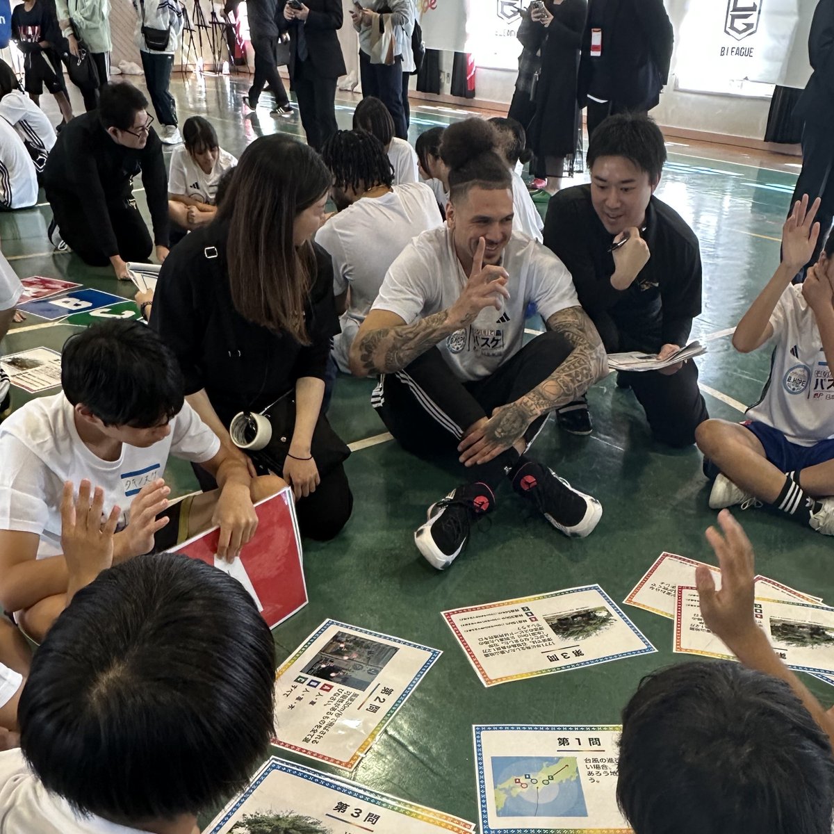 昨日、#42 フォトゥ選手が「そなえてバスケ suppoted by #日本郵便 」に参加しました。
離島の中学生とバスケを通して防災を学ぶ「ディフェンス・アクション」を行うなど実りのある時間を共に過ごすことができました。
#BREX #Bリーグオールスター #IsaacFotu