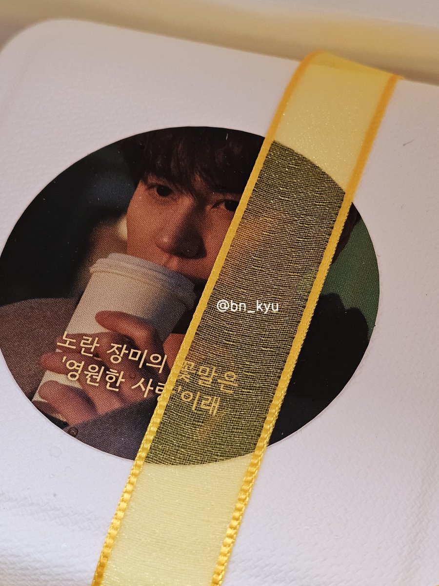 bn_kyu's tweet photo. 노란 장미의 꽃말은 '영원한 사랑'이래
고마워 규피터♡ https://t.co/0INXWGk6zx