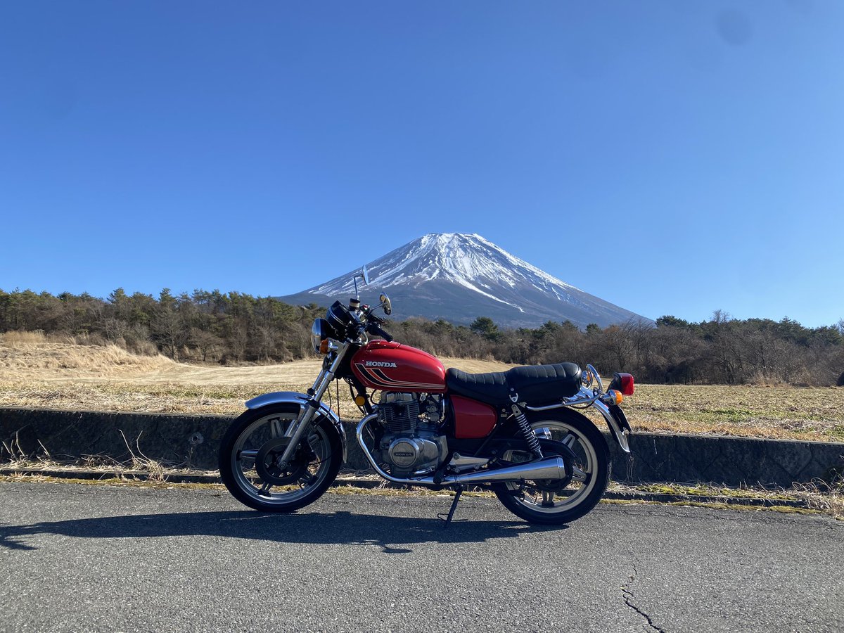 ホークの400エンジン欲しすぎる🤣
マフラーもシートもハンドルも変えたい🤣
欲欲欲欲だらけや😵
外装も色々欲しすぎるし裏コムも欲しい😂
純正も良いけどやぱ弄りたくなるよね😅
＃ホーク
＃バブ