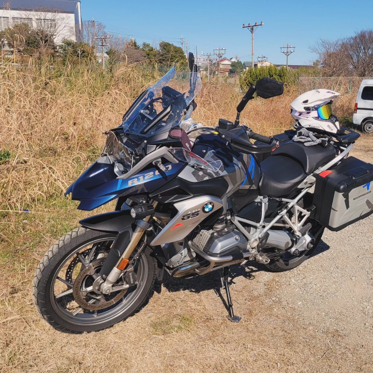 nebashin_vlog's tweet photo. 🎪ちょっとオフ🏍️👲 

#airoh #airohcommander #ねばしん  #r1200gs  #バイク旅 #ひとり旅 #絶景 #motovlog #eosr #バイク好きな人と繋がりたい #バイクのある風景 #バイクのある人生 #バイク写真部 #バイク乗り #バイク https://t.co/bQyoSEyDqL
