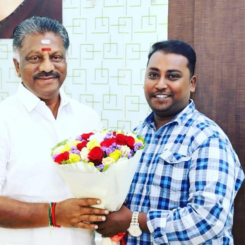 tyapresident's tweet photo. இன்று பிறந்தநாள் காணும் 
அன்பு  அமைதி  அடக்கம்  பாசம் மக்களின்  தலைவர் எங்கள் அய்யா அவர்கள்  பிறந்தநாள்  வாழ்த்த  வயதில்லை  வணங்குகிறேன் @OfficeOfOPS @OPRavindhranath உங்களை  என்றும் இனிய பிறந்த நாள் நல்வாழ்த்துக்கள் 

எம்.எம்.ஆர்.மதன்
மாநில தலைவர்
தமிழ்நாடு இளைஞர்கள் சங்கம் https://t.co/2ewi91i89q