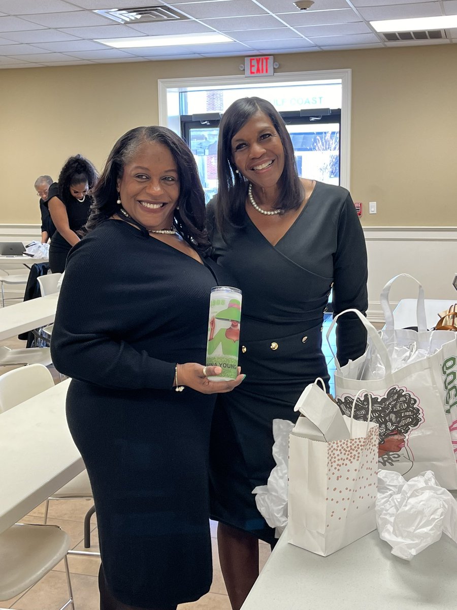 eto_aka's tweet photo. Today members gathered for our 1st meeting of 2024. With dedication, hard work, and a commitment to the values of Alpha Kappa Alpha Sorority, Incorporated®, Epsilon Theta Omega is sure to soar in 2024!

#SoaringwithAKA #AKA1908 #ETOAKA #WeAreSouthCentral https://t.co/wZOZAobDdB