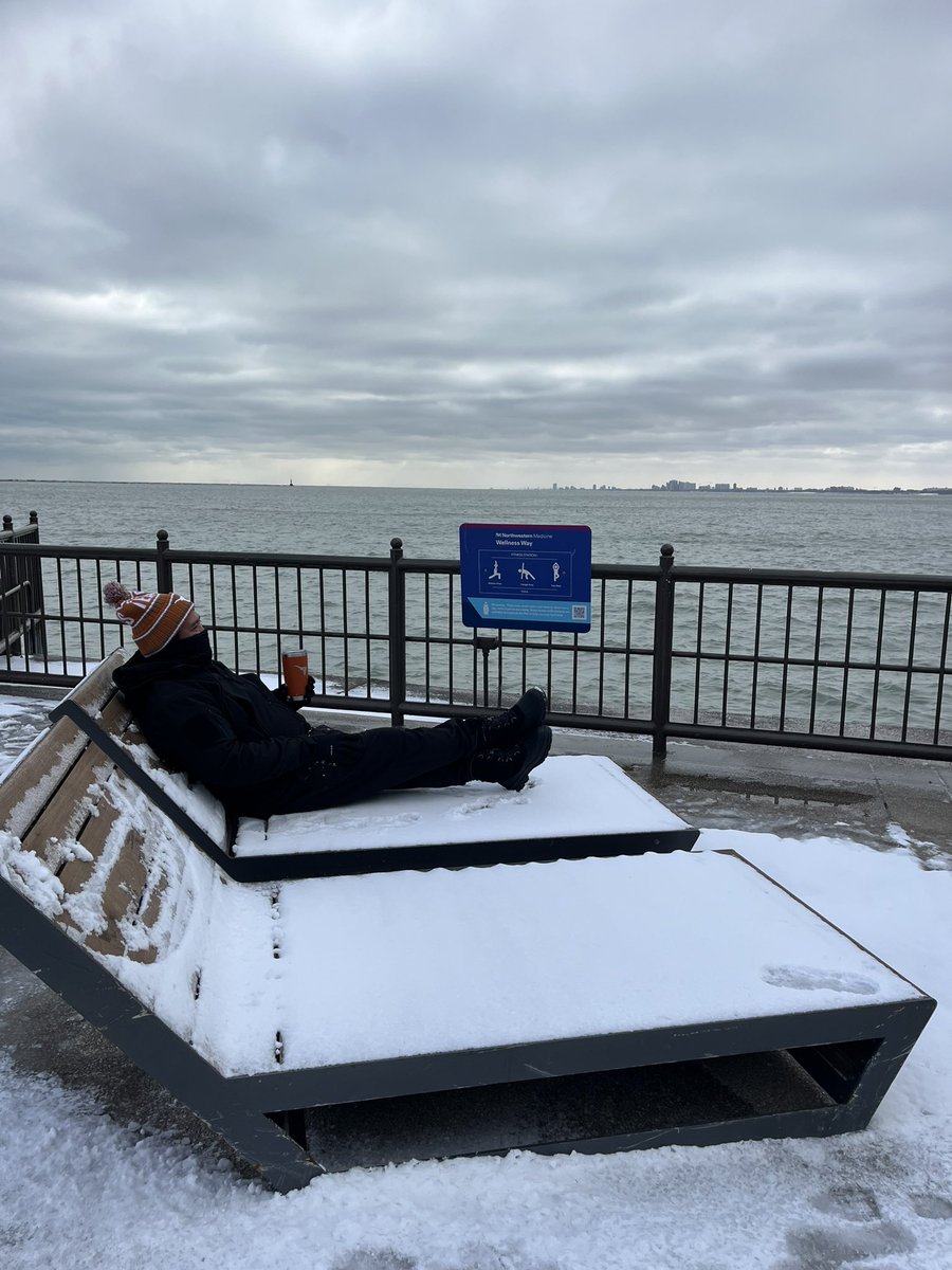 dpasamonte's tweet photo. OMG! He’s not wearing t-shirt and shorts! 

Who is this guy wearing one too many layers of clothes that he doesn’t like to wear just to stay warm? https://t.co/BTJaYZtMLV