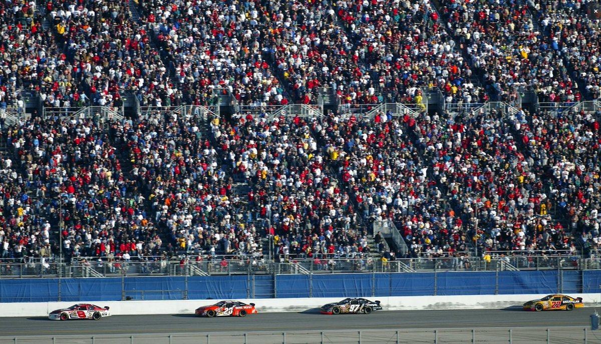 Dale Earnhardt, Jr., Tony Stewart, Kurt Busch &amp; Scott Wimmer during the final laps of the 2004 Daytona 500.