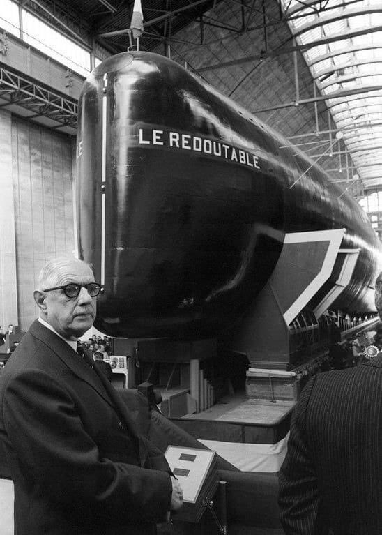 The launching of the French Navy (Marine Nationale) SSBN Le Redoubtable 

Redoutable had a 20-year duty history, with 51 patrols of 70 days each, totalling an estimated 90,000 hours of diving 

Now a museumship in Cherbourg France 

#History ⏬️

museumships.us/france/le-redo…).